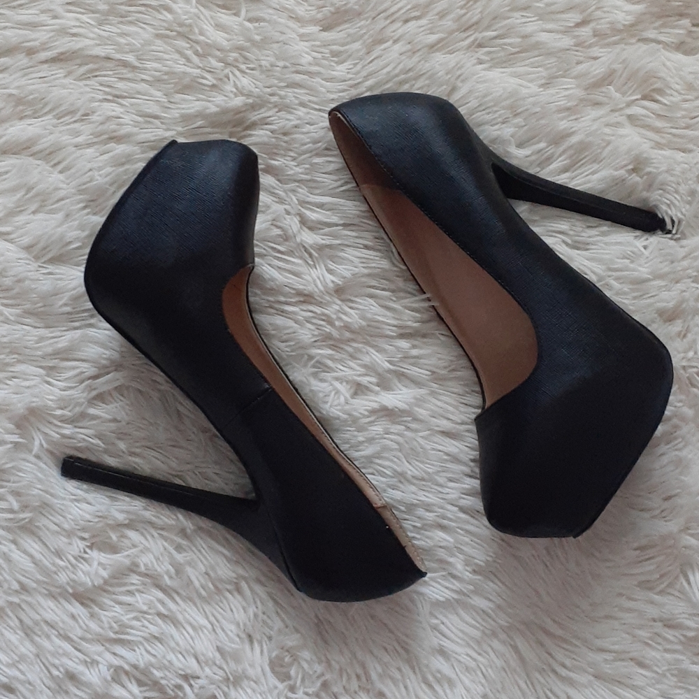QUPID Black Platform Pumps - Picture 2 of 4